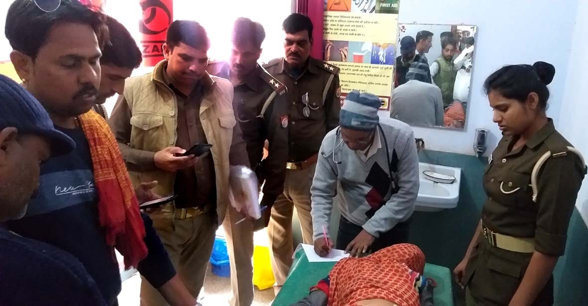 Husband stabbed his wife with his girlfriend