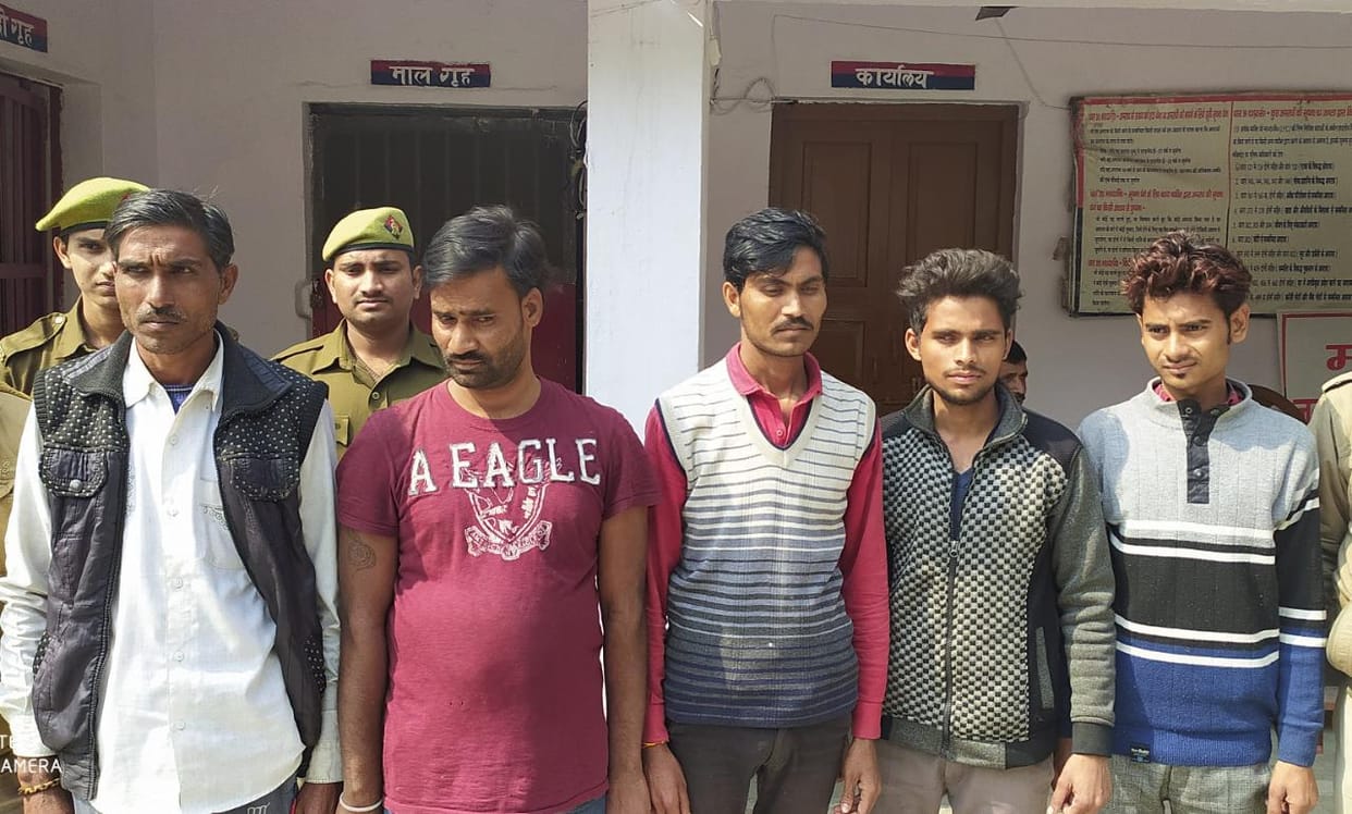 Five people arrested for planning robbery