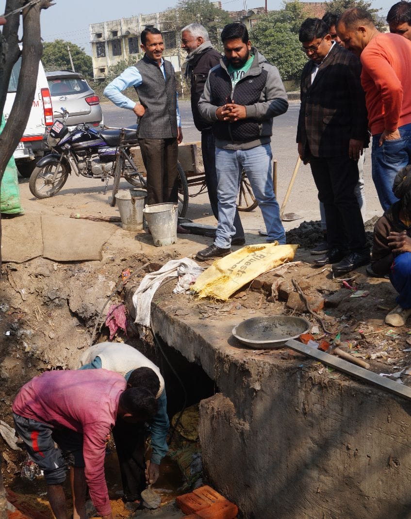 Muzaffarnagar News: Closed drain falling in Kali river