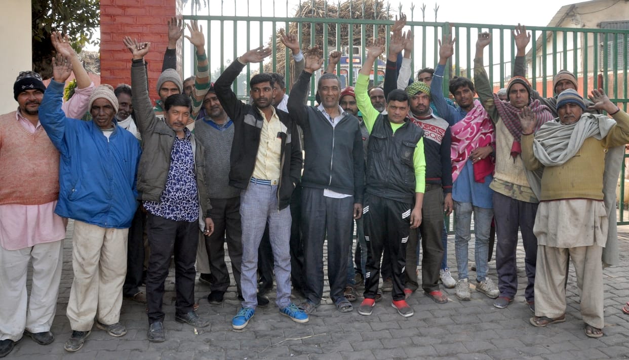 Truck drivers demonstrated due to non-payment of salaries