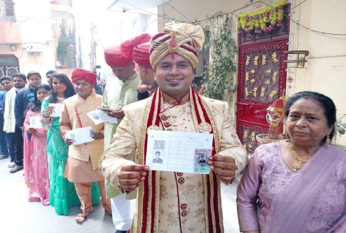 Delhi Assembly Elections: entire barati reached with groom to vote in laxmi nagar