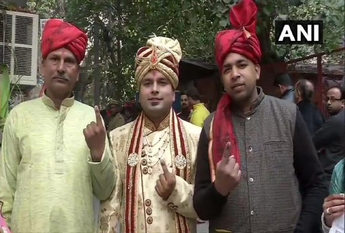 Delhi Assembly Elections: entire barati reached with groom to vote in laxmi nagar