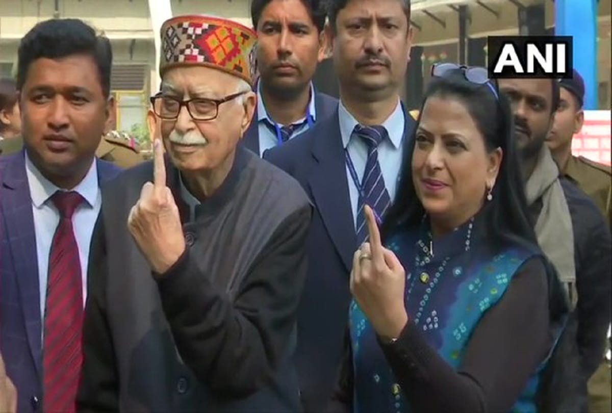 Delhi Assembly Election 2020 High profile voters Live Updates during polls BJP AAP Congress leaders