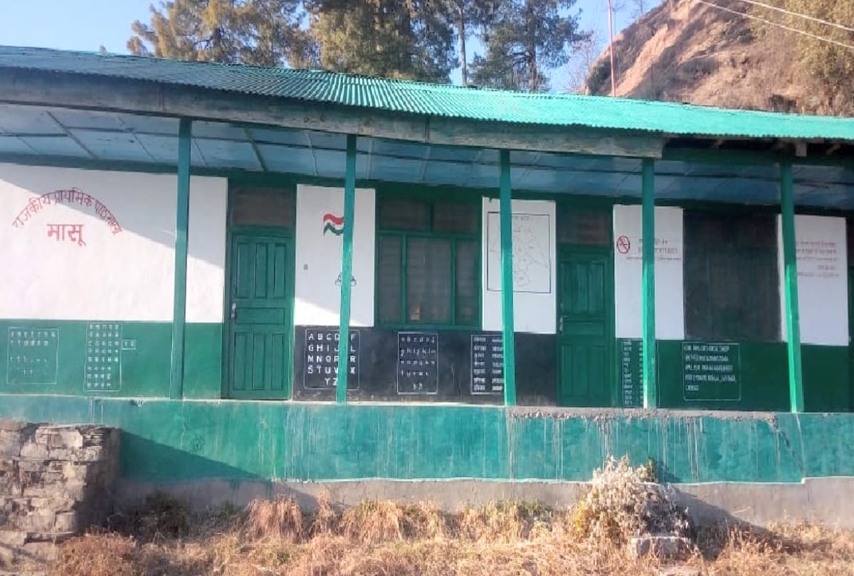One of the two teachers posted for the primary school student will be transferred