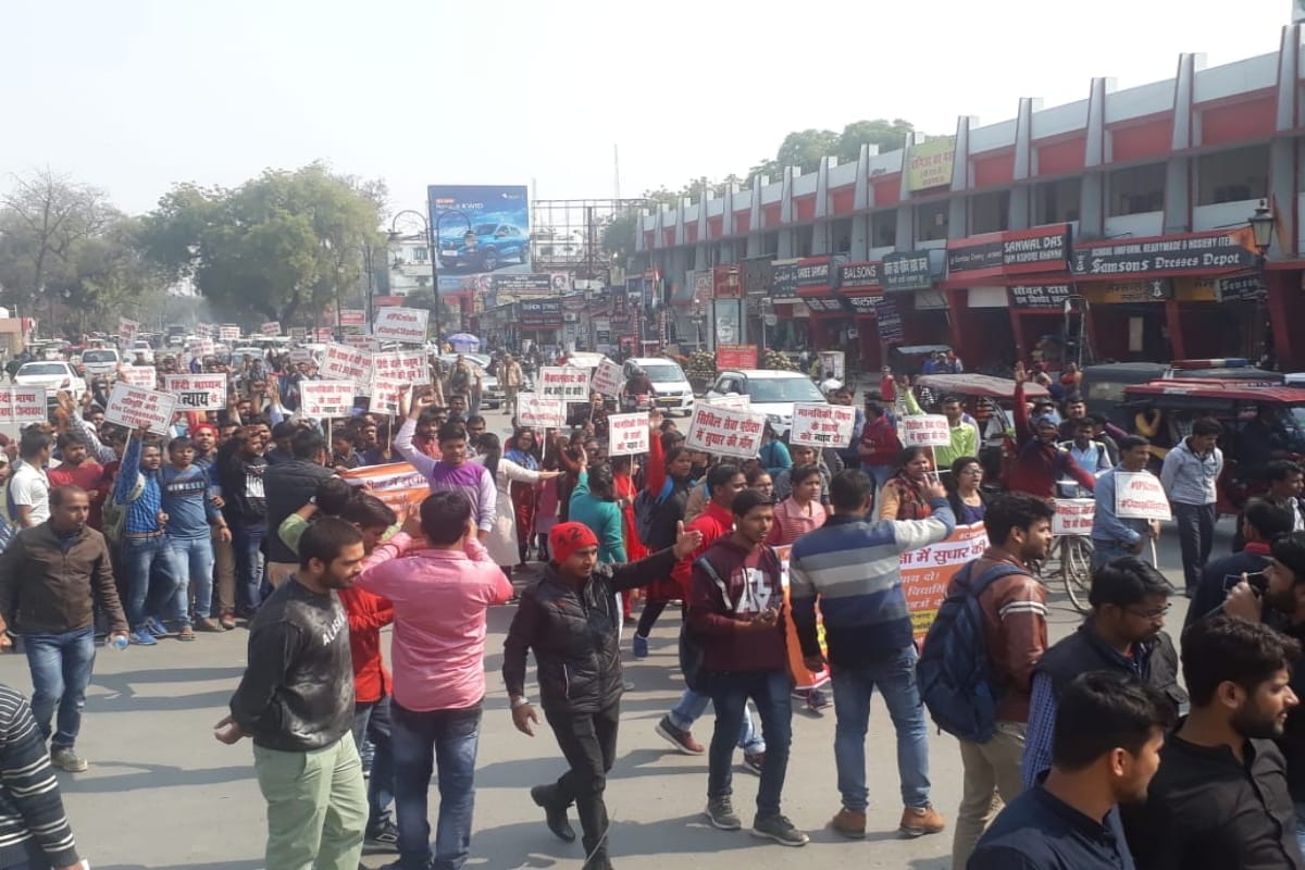 UPSC contestants protest at Subhash crossroads