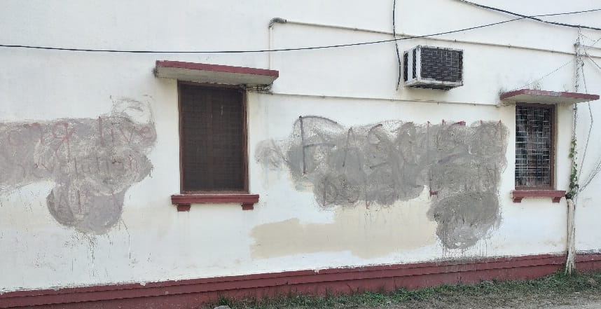 Unsightly comments written on walls in bhu