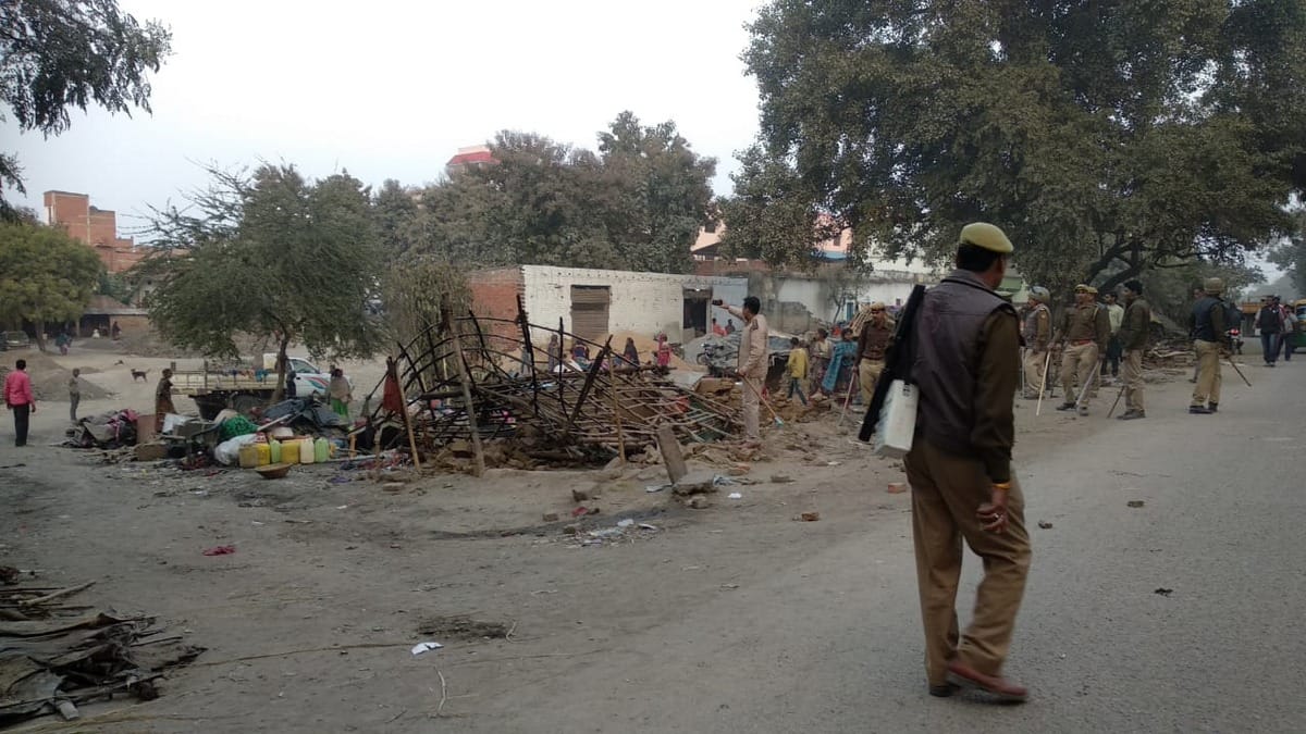 stone pelting on police due to encroachment removal CM Yogi arrival preparations in sonbhadra