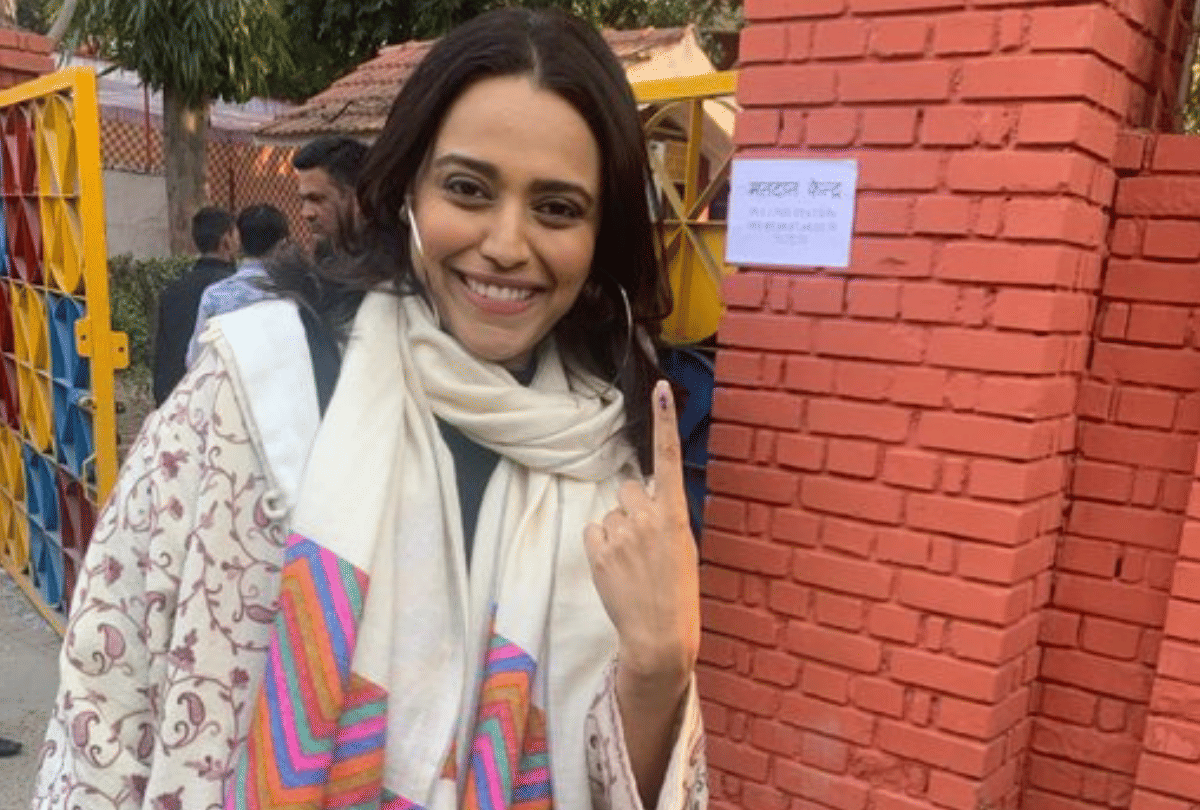 Delhi Assembly Election 2020 taapsee pannu swara bhaskar and many star cast vote