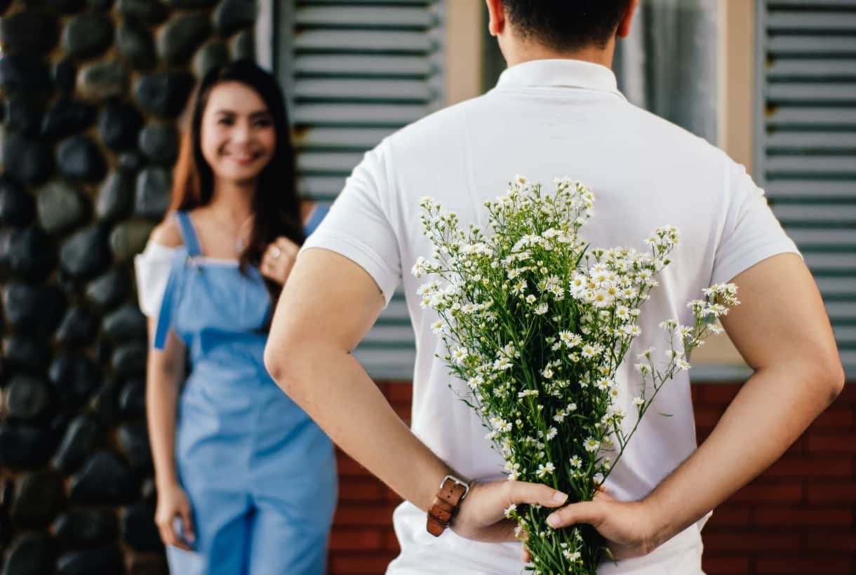 Valentine day traditions around the world France italy japan denmark england philippines