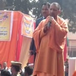 खोराबार में आरोग्य मेला में संबोधित करते मुख्यमंत्री योगी।