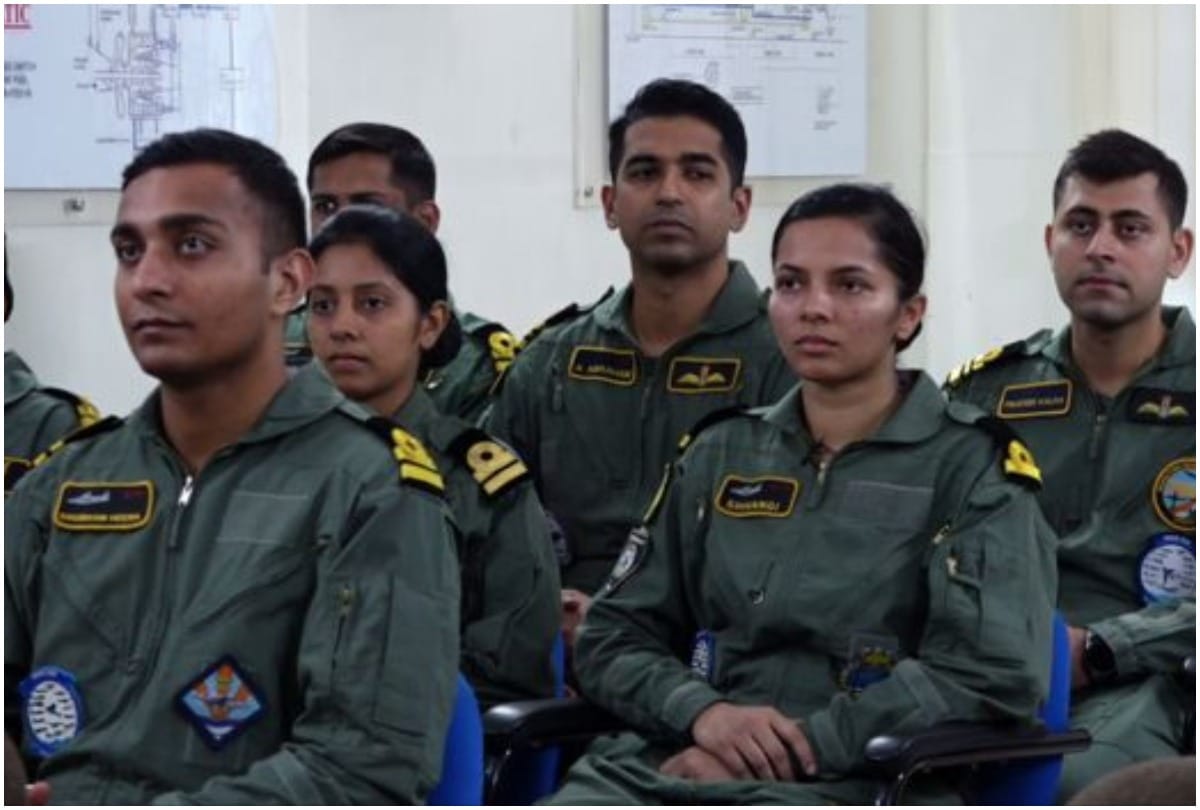 shivangi singh first woman pilot in indian navy