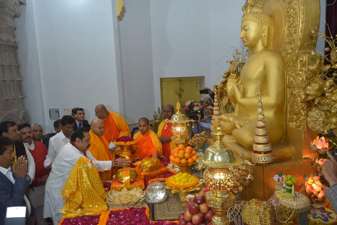 Look at the Photos of Sri Lankan PM's self-righteous devotion and unwavering faith in Hinduism
