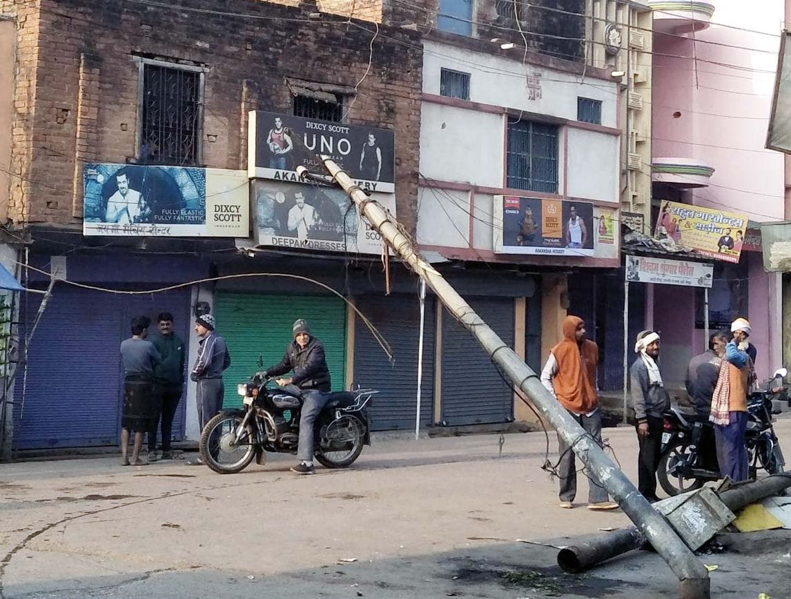 truck collision breaks two poles in chitrakoot