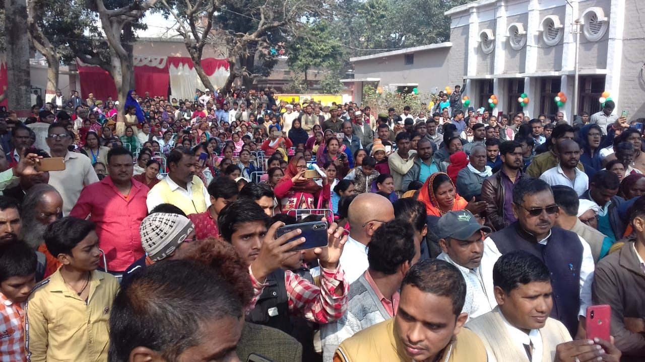 chief minister yogi adityanath at gorakhpur, employement fair, see gorakhpur latest news