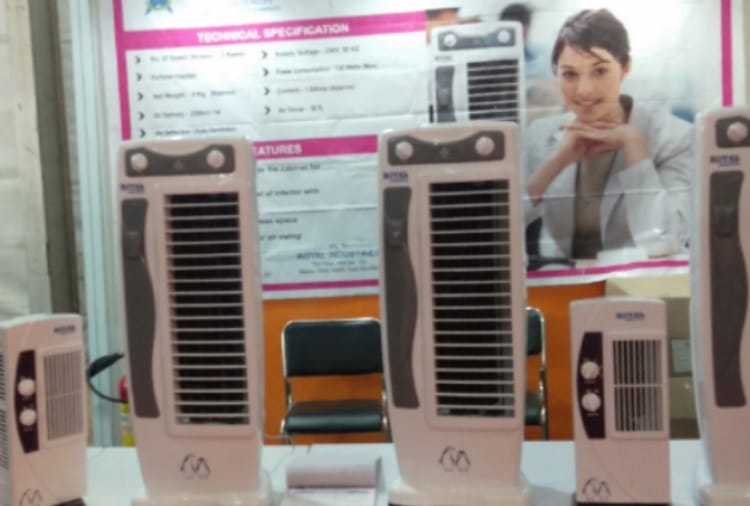 Can take hot and cold air from water cooler