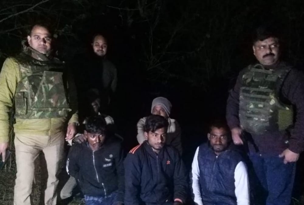 police encounter in jalim kheda of banthara in lucknow