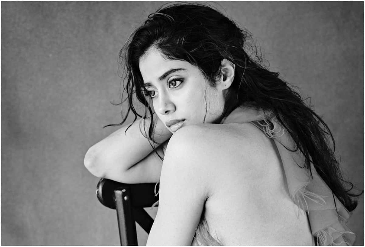 Janhvi kapoor Funny conversation video with paparazzi is viral