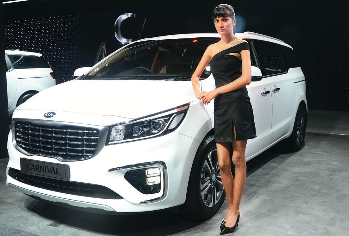 Kia Launches Kia Carnival 6 Seater Carnival 9 Seater Discontinued kia carnival 6 seater price in india