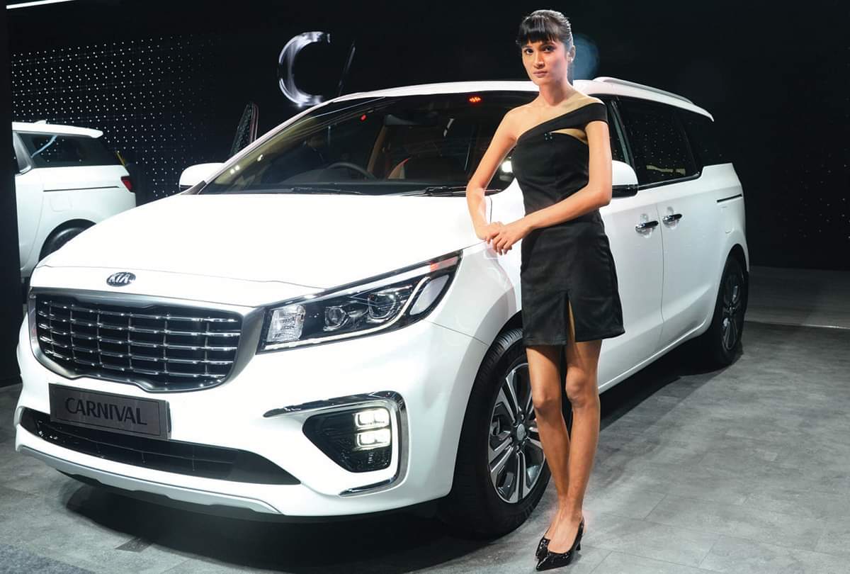 Kia Launches Kia Carnival 6 Seater Carnival 9 Seater Discontinued kia carnival 6 seater price in india