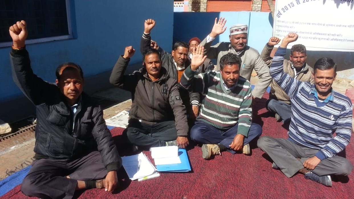 Lisa workers, contractors picket on holiday day as well