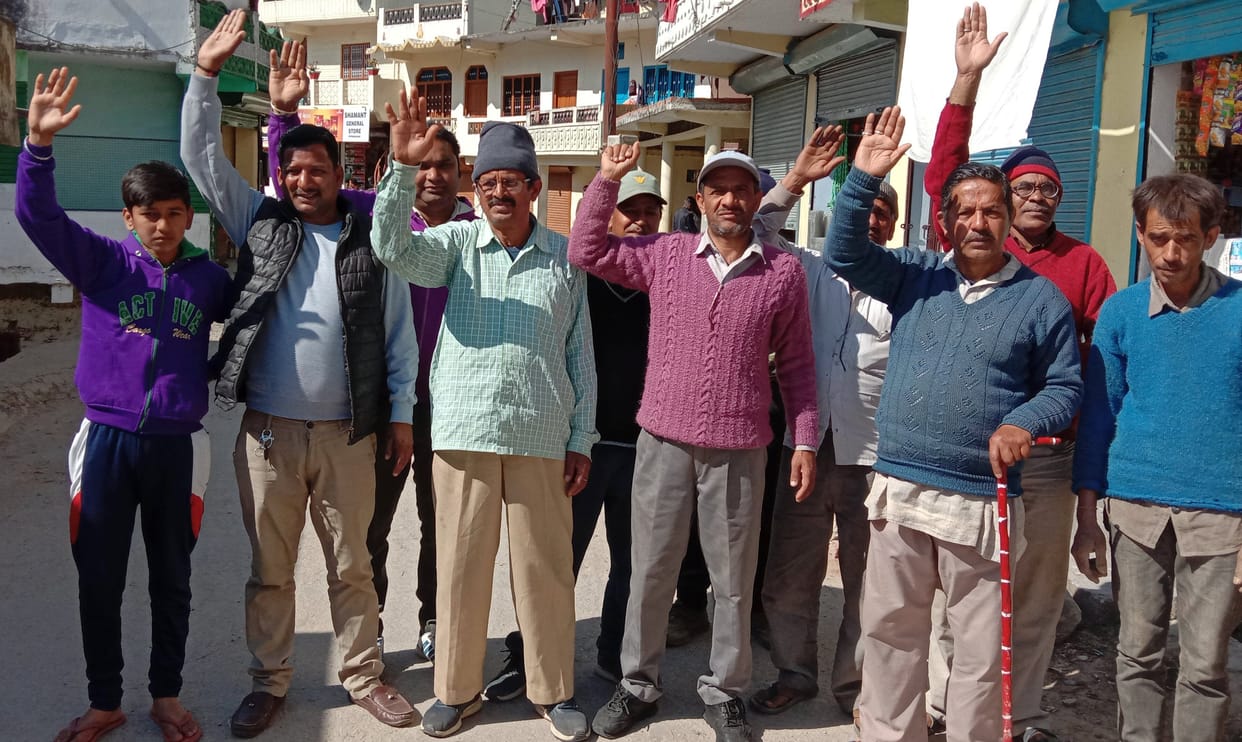 Angry people demonstrated by pits on Melapan-Devalthal Link Road