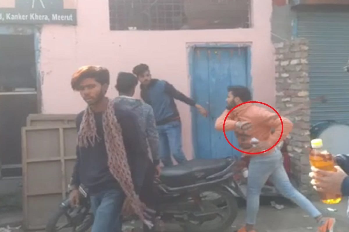 The attackers has attacked on two youth in Meerut city