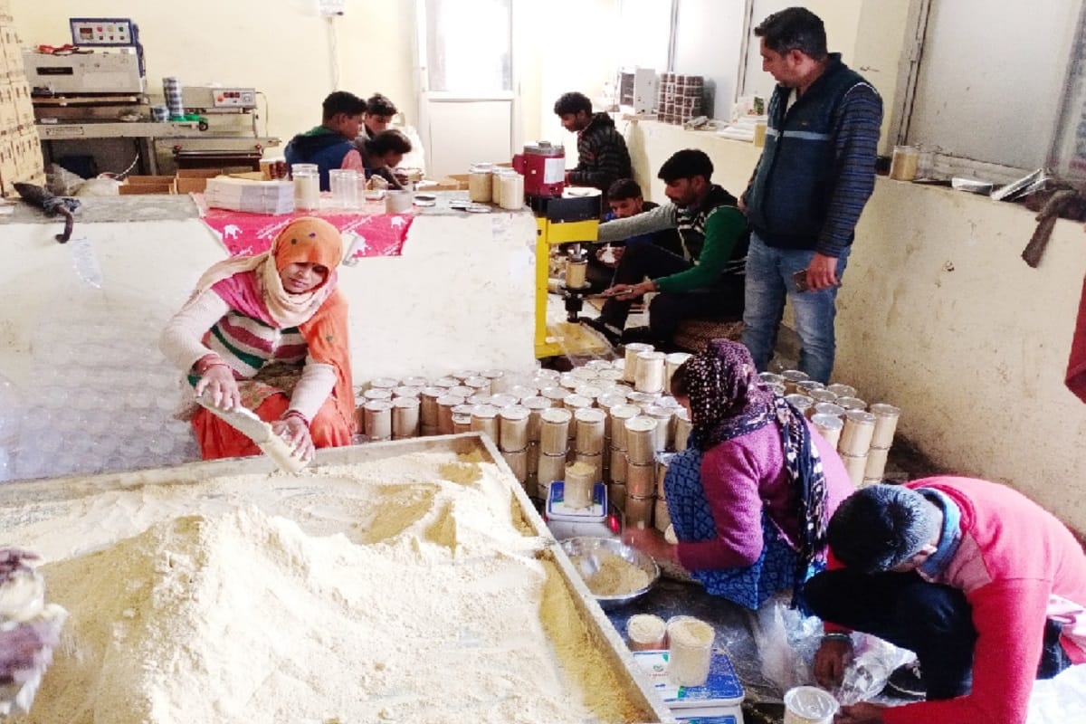 Ten types of jaggery are made from mango and cardamom in Muzaffarnagar of Uttar Pradesh