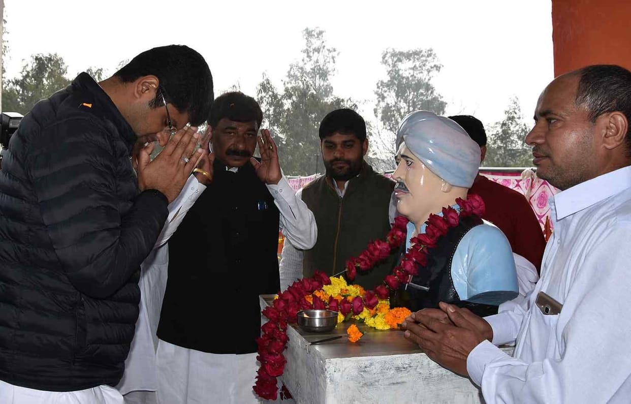 deupty CM will give rupees for 5 girls education