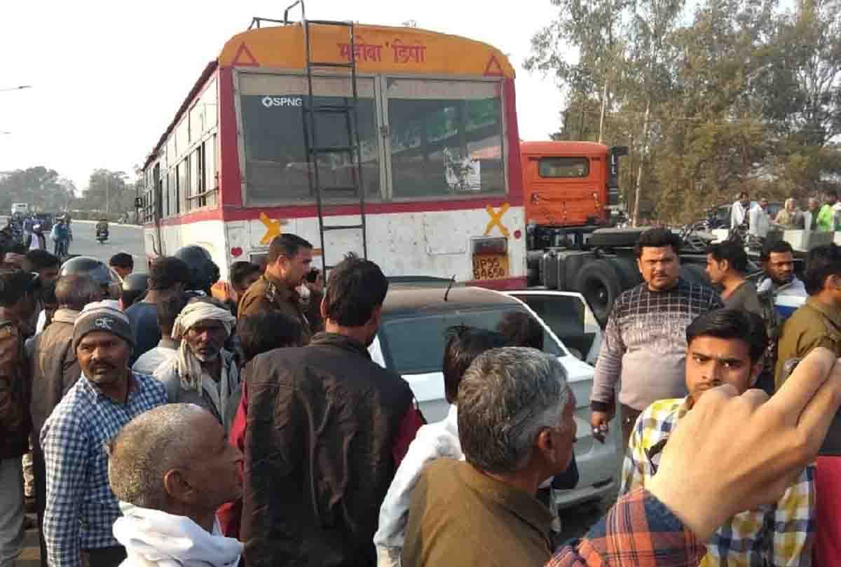 High speed car entered from behind in roadways bus parked on highway