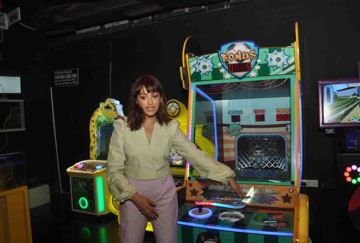 Yami Gautam had a lot of fun with little ones in Kanpur