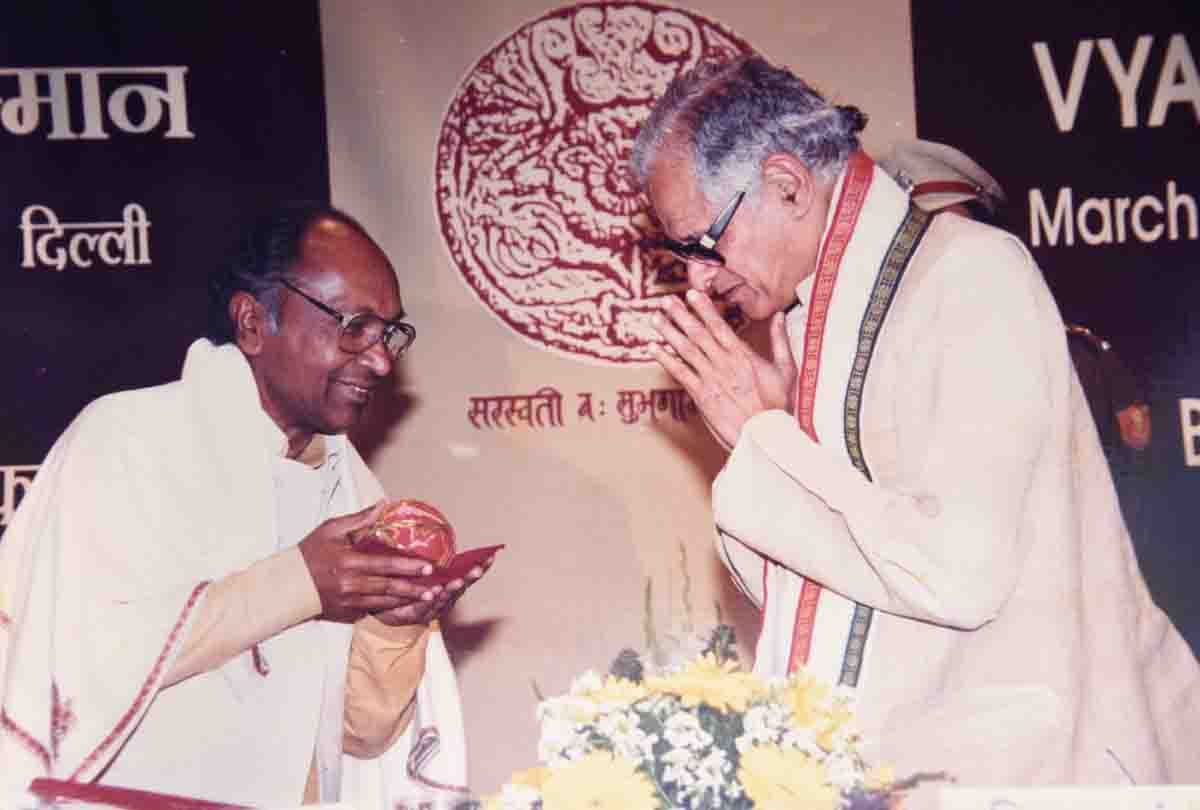 Anish, the son of Padma Shri Giriraj told that father held my and mother's hand and then calmed down
