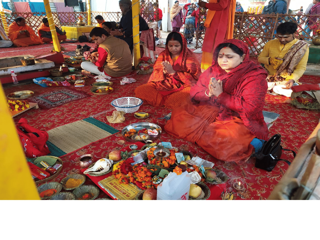 Maghi Purnima Devotees take holy dip at Sangam Prayagraj