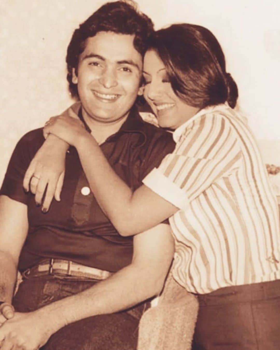 Neetu Kapoor shares throwback photo of her with husband Rishi Kapoor