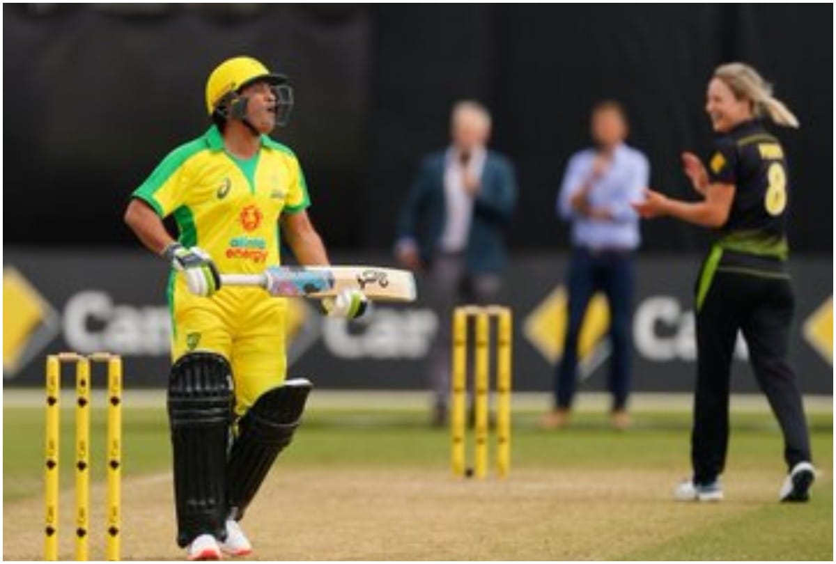 Sachin Tendulkar In Bushfire Cricket Bash Match Hits Four Off Ellyse Perry