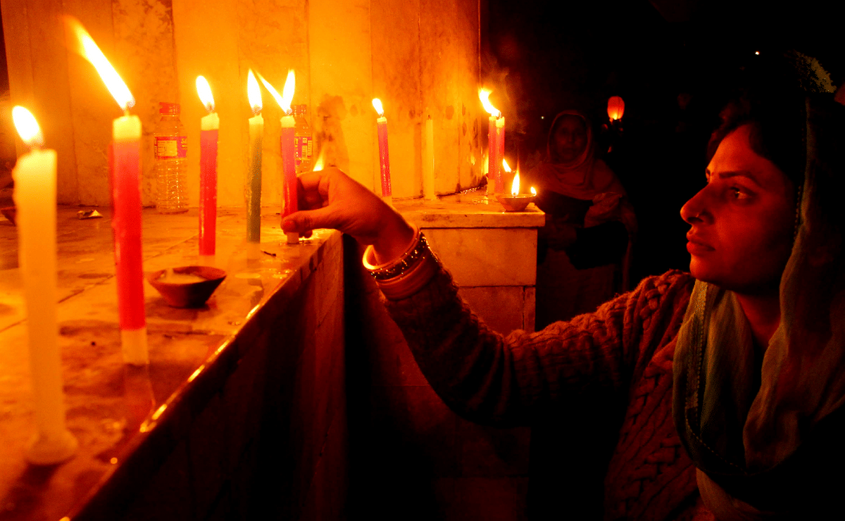 Deepen the lamp at Saint Ravidas door in varanasi