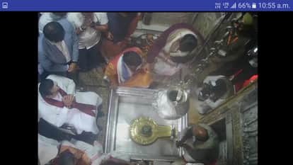 श्रीलंका के पीएम महिंदा राजपक्षे ने बाबा विश्वनाथ के किए दर्शन।