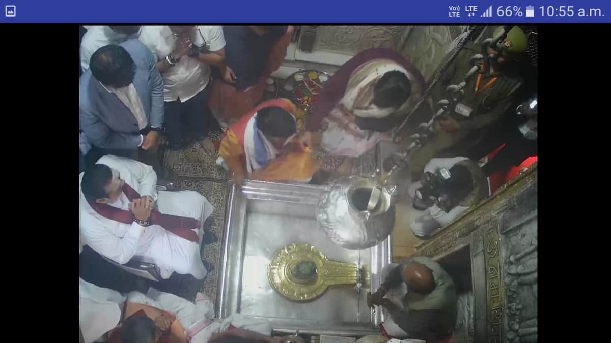 Sri lanka pm mahinda rajpakshe reached kashi vishwanath sarnath varanasi today