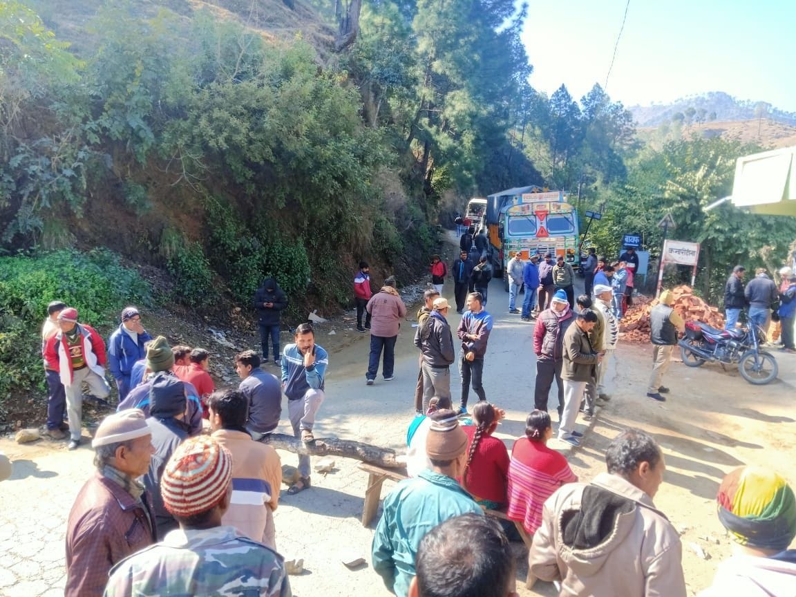 The villagers got annoyed by the problems, blocked the road for two hours