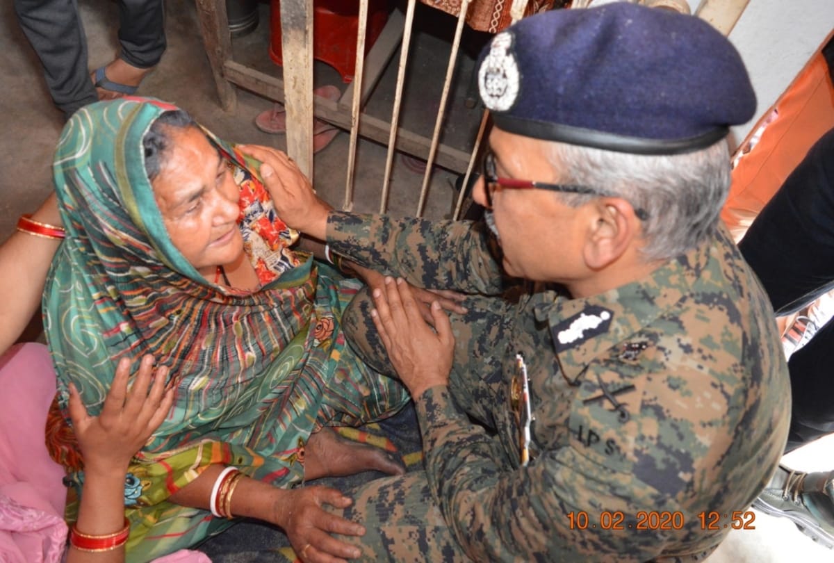 DG CRPF gave consolation to the house of martyr Ramesh Ranjan in Bihar