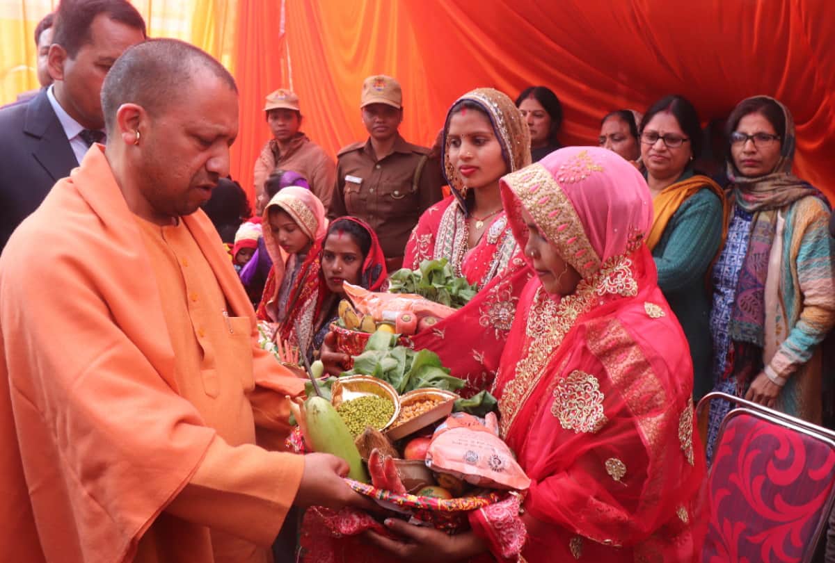 Akhilesh Yadav invited Chief Minister Yogi adityanath for his daughter wedding