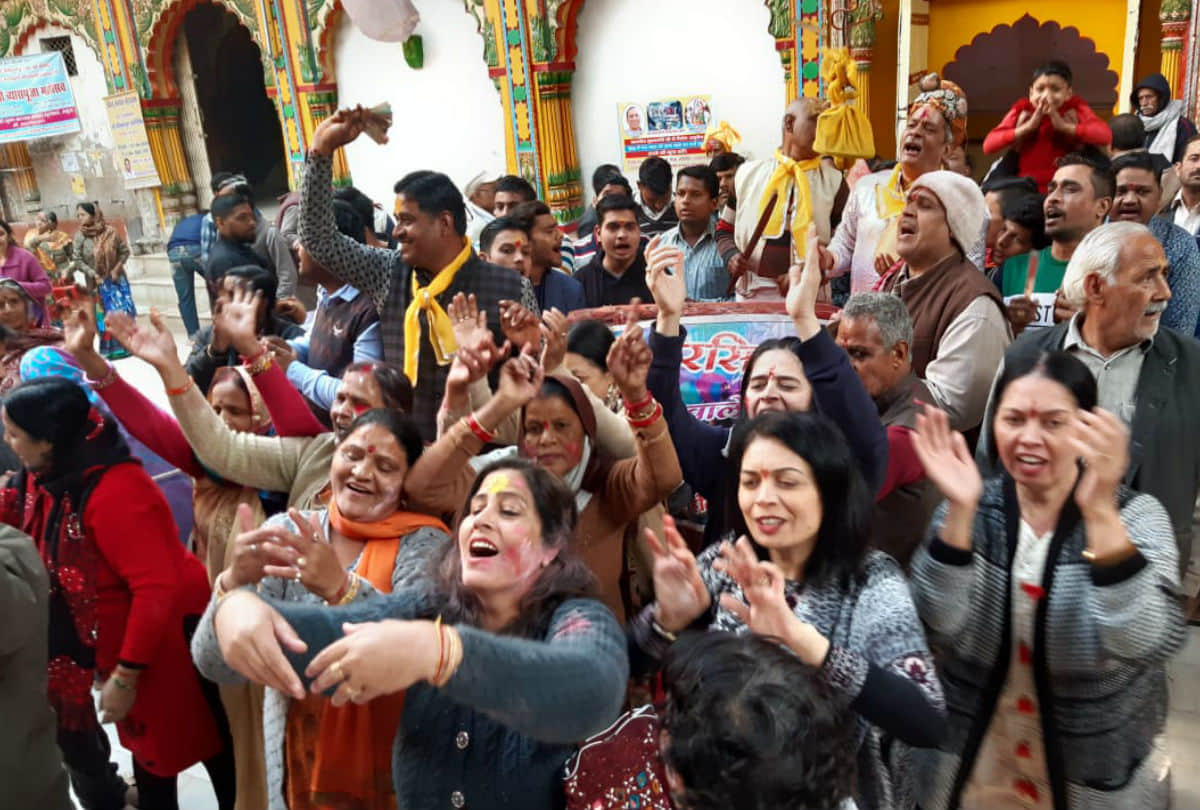 Holi Celebration In Dwarkadhish Mandir Mathura