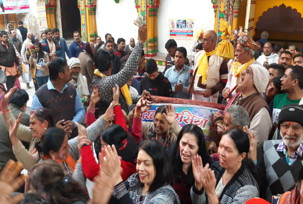 Holi Celebration In Dwarkadhish Mandir Mathura