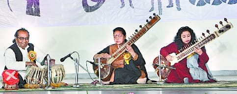 Students of 92 colleges reached zonal festival started in SRMS