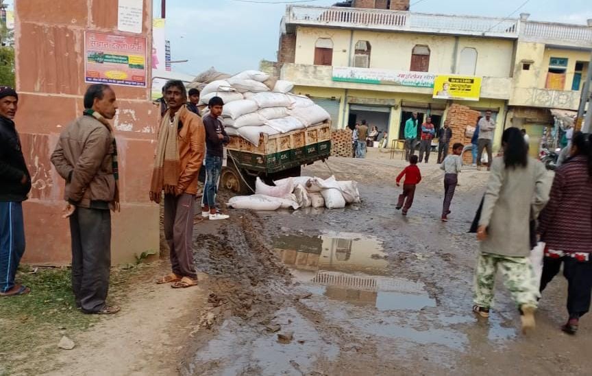 Two youths sitting in tractor-trolley injured due to road failure