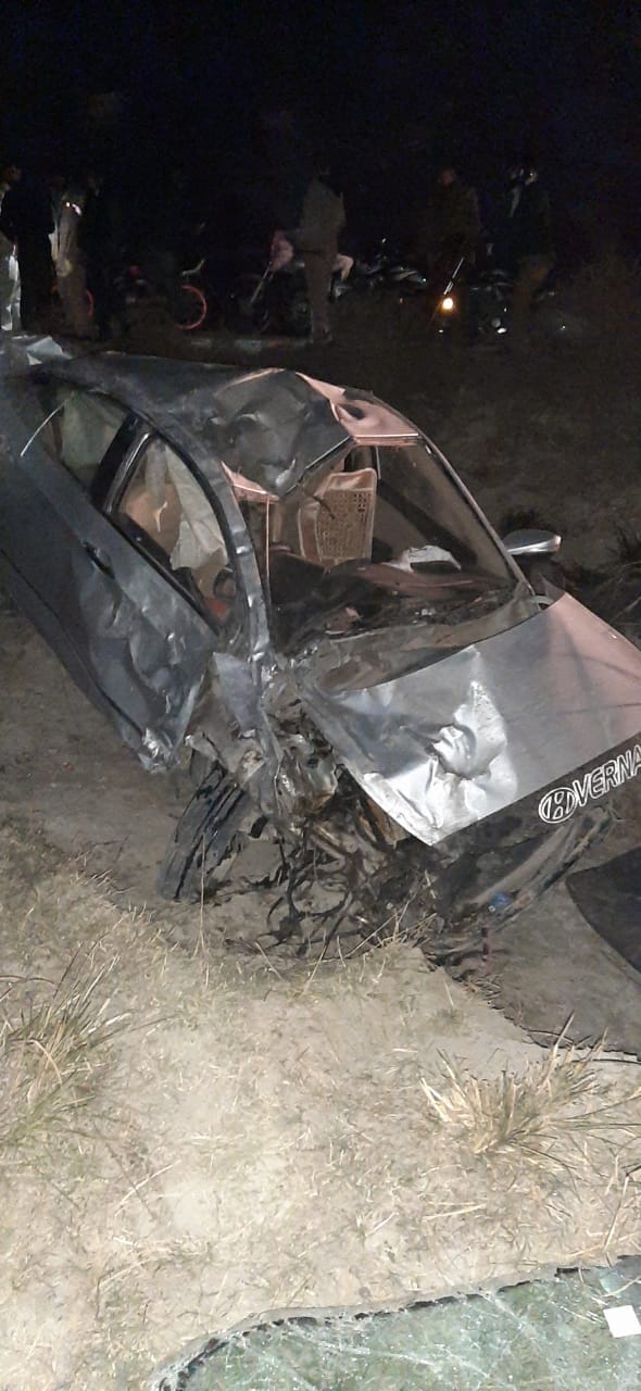 Uncontrolled car overturns, two die