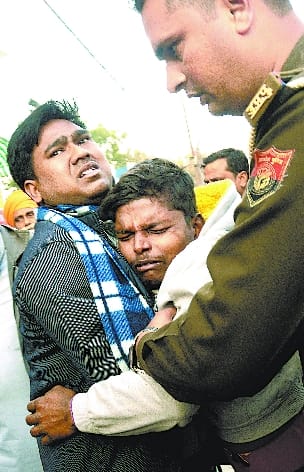 Doctors continue to treat even after death like 'Gabbar is Back'