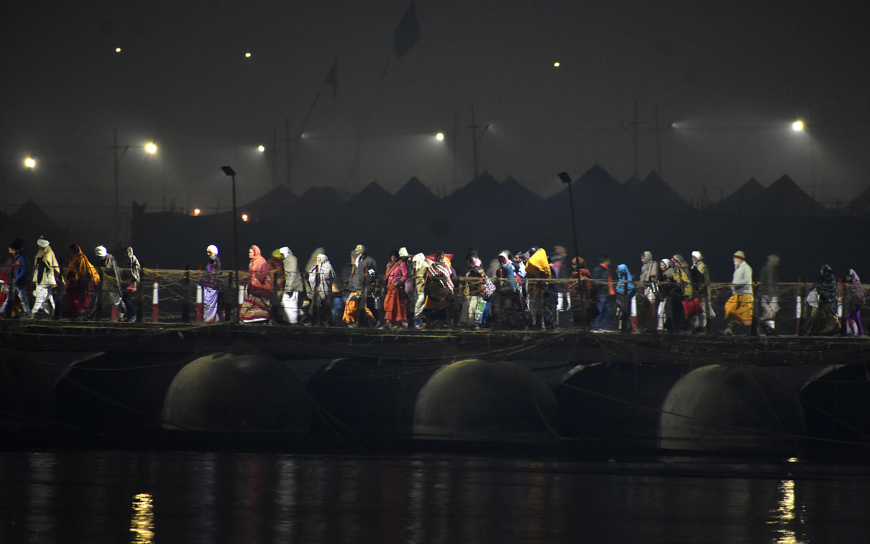 The waves of faith rose at the confluence