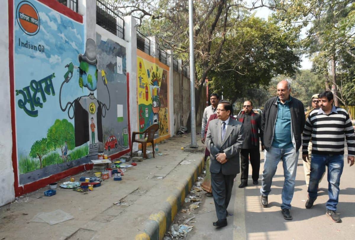 Students gave message to save fuel by paintings in agra