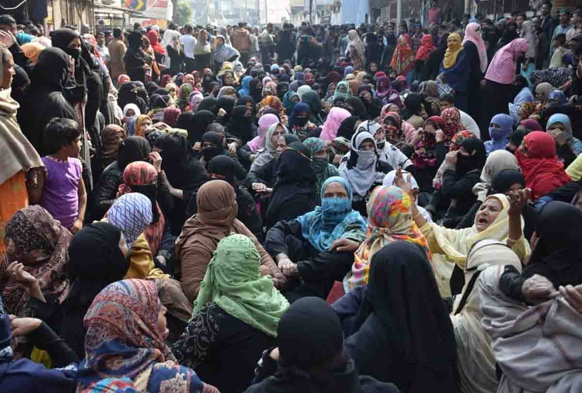 Women again reached Mohammad Ali Park to protest against CAA in kanpur