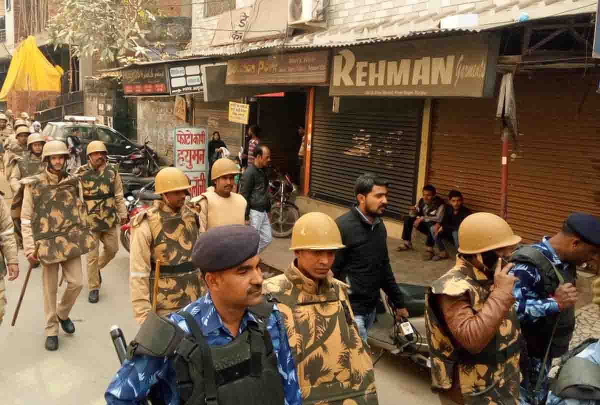 Police forces and protesters clashed in kanpur abourt protest against CAA